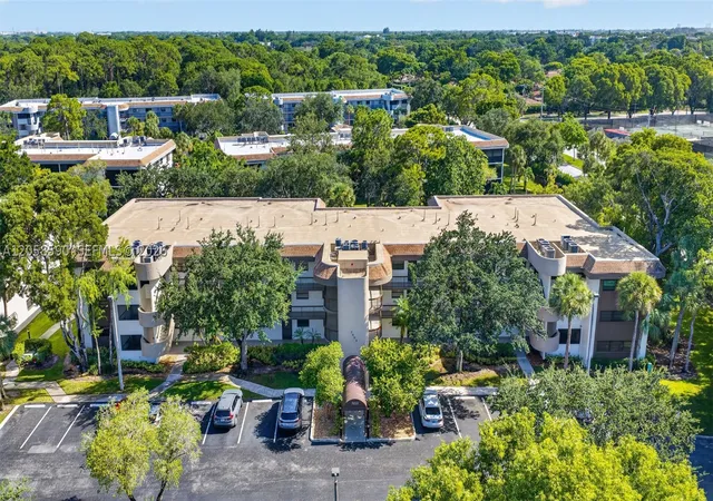 Photo 3 of Condo for sale at 7653 Nw 79th Ave #312, Tamarac, FL 33321 | MLS# A12058590 | Listing updated on 2026-10-09