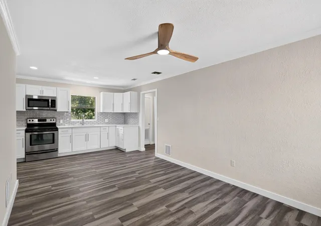 4th image of 2205 N 44th St, Fort Pierce, FL 34946 | MLS# B26057151