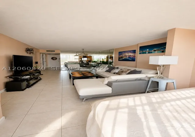 Photo 4 of Condo for sale at 1000 Parkview Dr #505, Hallandale Beach, FL 33009 | MLS# A12060870 | Listing updated on 2026-09-29