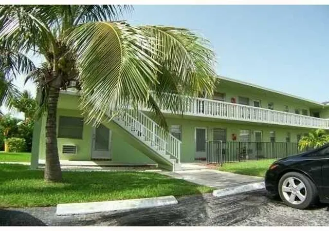 1st image of 702 N L St, ,, FL 33460 | MLS# B26057253