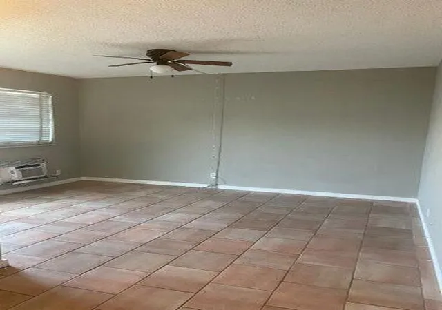 4th image of 702 N L St, ,, FL 33460 | MLS# B26057253