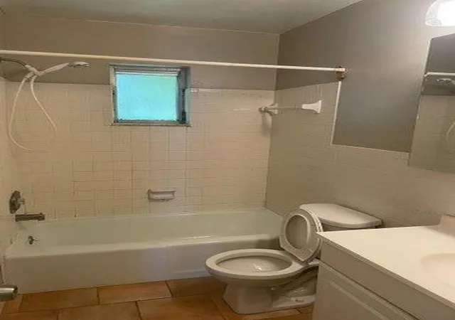 5th image of 702 N L St, ,, FL 33460 | MLS# B26057253