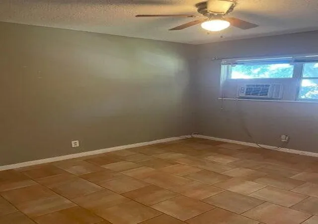 6th image of 702 N L St, ,, FL 33460 | MLS# B26057253