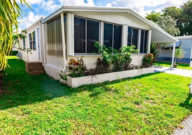 5th image of 6705 Nw 29Th Ct, Margate, FL 33063 | MLS# B26057285