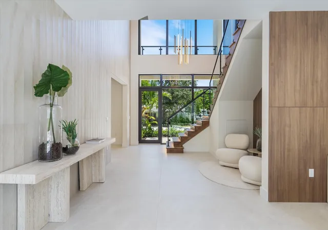 2nd image of 13 Eastview Ave, Delray Beach, FL 33483 | MLS# B26057293