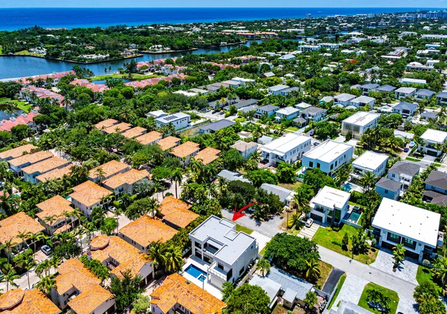 36th image of 13 Eastview Ave, Delray Beach, FL 33483 | MLS# B26057293