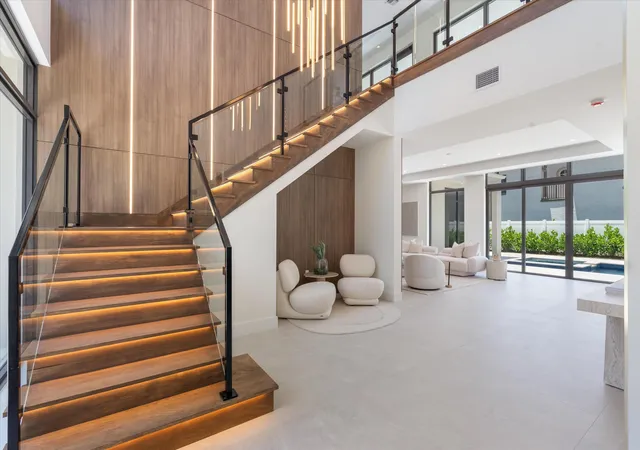3rd image of 13 Eastview Ave, Delray Beach, FL 33483 | MLS# B26057293