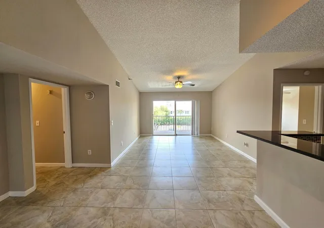 2nd image of 140 Yacht Club Wy #305, Hypoluxo, FL 33462 | MLS# B26057325