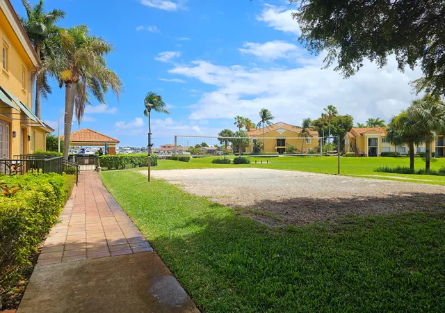 33rd image of 140 Yacht Club Wy #305, Hypoluxo, FL 33462 | MLS# B26057325