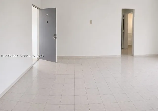 4th image of 13500 Ne 3Rd Ct #121, North Miami, FL 33161 | MLS# A12060801