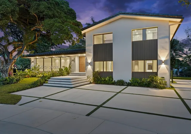 1st image of 20001 Ne 25th Ave, Miami, FL 33180 | MLS# A12059897