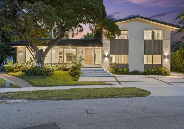 3rd image of 20001 Ne 25Th Ave, Miami, FL 33180 | MLS# A12059897