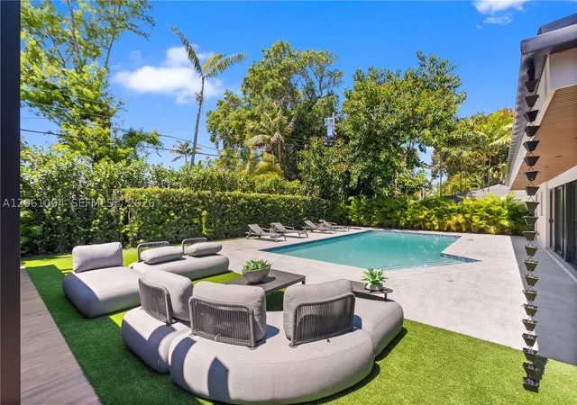 5th image of 20020 Ne 21St Ct, Miami, FL 33179 | MLS# A12061004