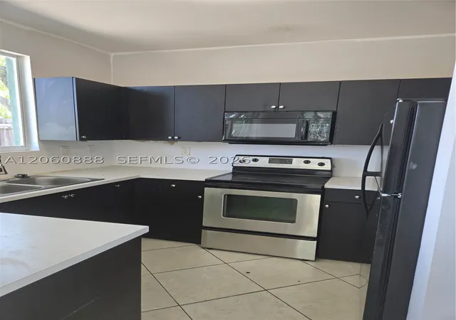 3rd image of 2804 Se 16Th Ave #124, Homestead, FL 33035 | MLS# A12060888