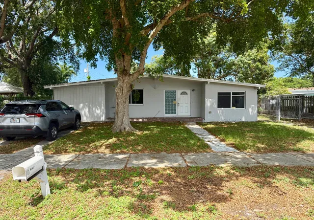 3rd image of 4520 Ne 16Th Ave, Pompano Beach, FL 33064 | MLS# B26057424