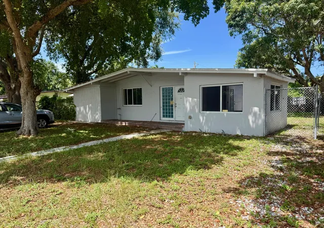 4th image of 4520 Ne 16Th Ave, Pompano Beach, FL 33064 | MLS# B26057424
