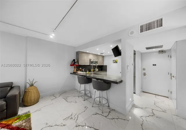 4th image of 465 Ocean Dr #303, Miami Beach, FL 33139 | MLS# A12060022