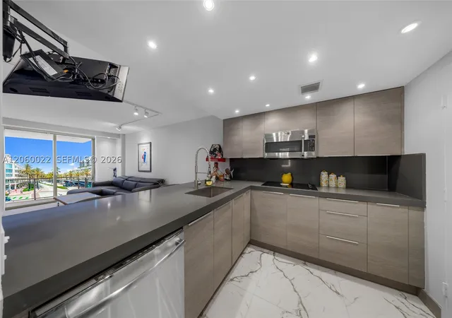 5th image of 465 Ocean Dr #303, Miami Beach, FL 33139 | MLS# A12060022