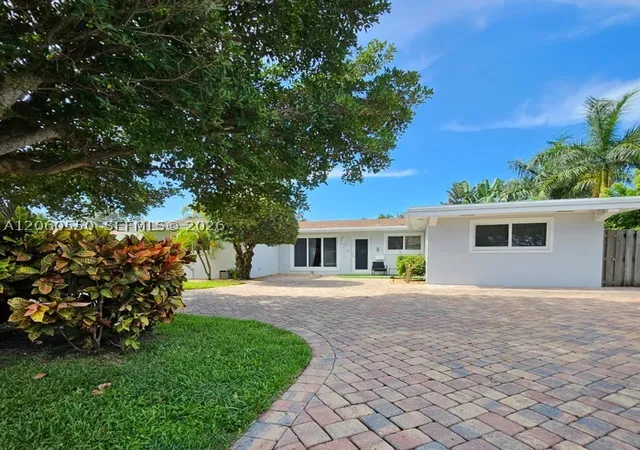 Photo 1 of Single family home for sale at 2770 Ne 30th St, Lighthouse Point, FL 33064 | MLS# A12060550 | Listing updated on 2026-10-01