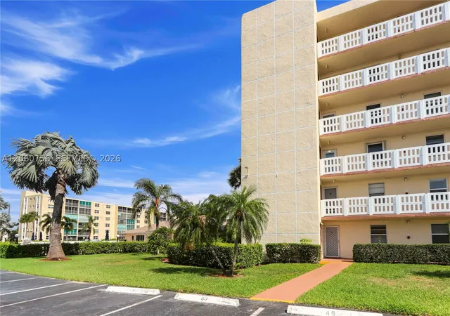 Photo 2 of Condo for sale at 131 Se 3rd Ave #101, Dania, FL 33004 | MLS# A12060756 | Listing updated on 2026-07-28