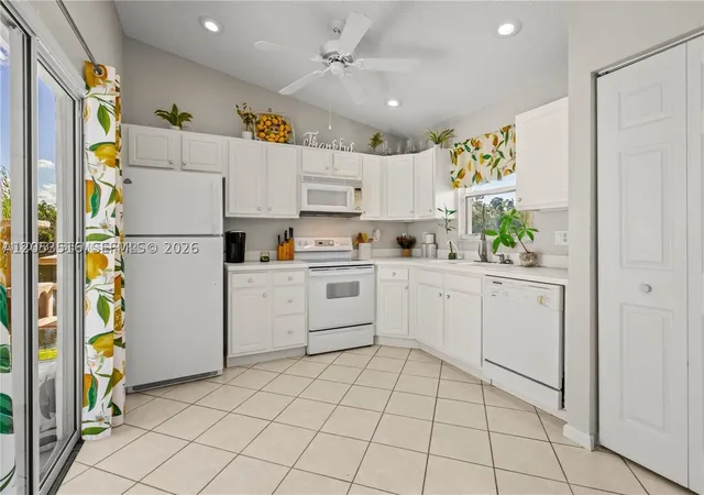 4th image of 112 Caribe Ct, Green Acres, FL 33413 | MLS# A12053516