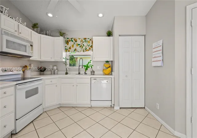 5th image of 112 Caribe Ct, Green Acres, FL 33413 | MLS# A12053516