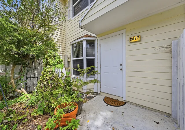 2nd image of 2627 Ne 15th St, Pompano Beach, FL 33062 | MLS# B26057514