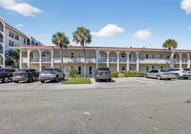 3rd image of 250 Ne 20Th St, Boca Raton, FL 33431