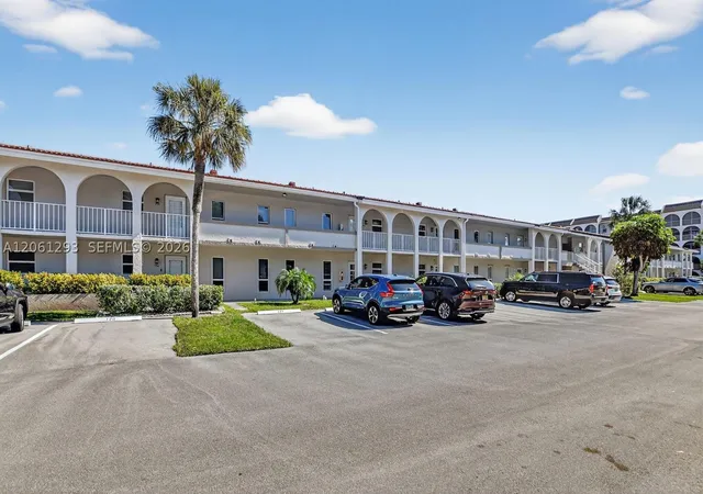 4th image of 250 Ne 20Th St, Boca Raton, FL 33431
