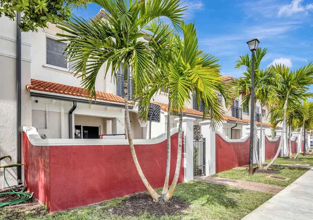 2nd image of 3513 Nw 29th Ct, Lauderdale Lakes, FL 33311 | MLS# B26057521