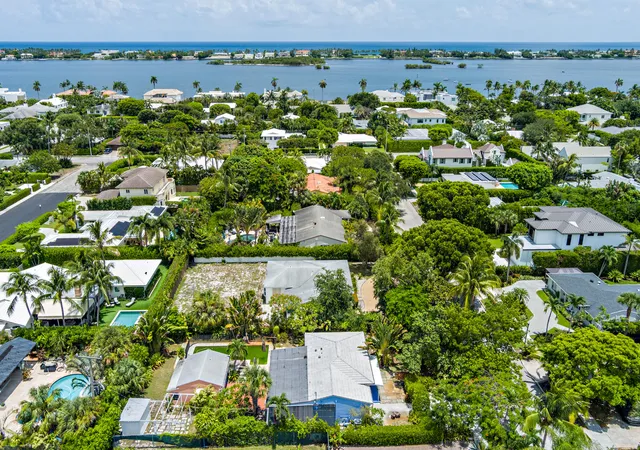 4th image of 223 Ashworth St, West Palm Beach, FL 33405 | MLS# B26057554