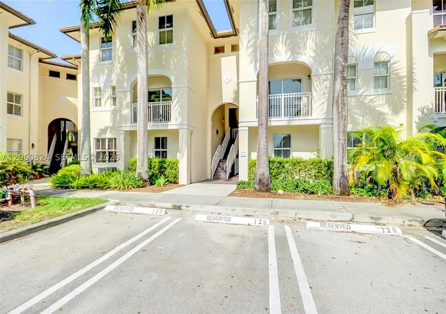 4th image of 11403 Nw 89Th St #217, Doral, FL 33178 | MLS# A12060824