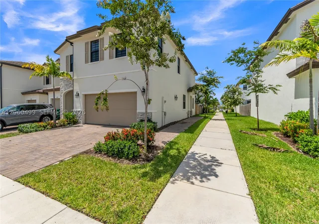 3rd image of 12911 Sw 231St Ter, Miami, FL 33170 | MLS# A12060499