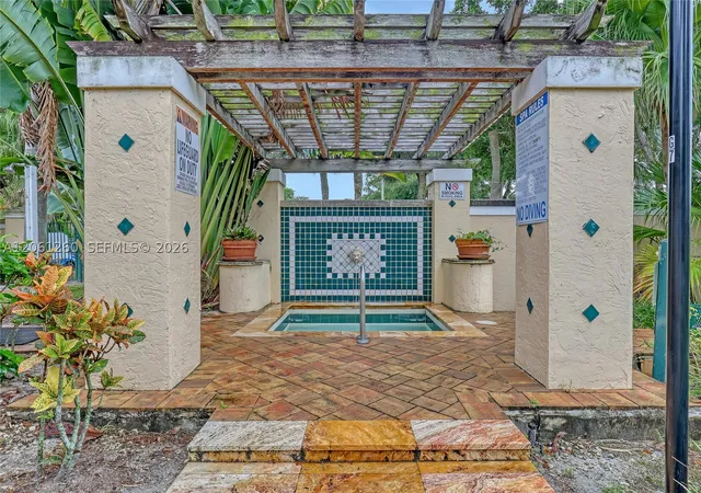 2nd image of 1727 Vlg Blvd, West Palm Beach, FL 33409
