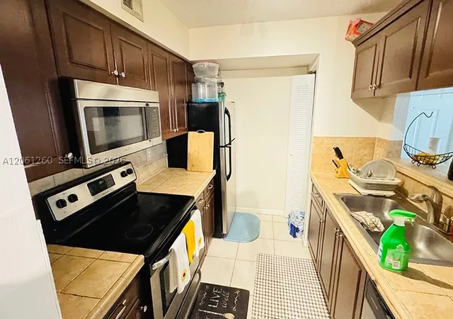 5th image of 1727 Village Blvd #108, West Palm Beach, FL 33409 | MLS# A12061260