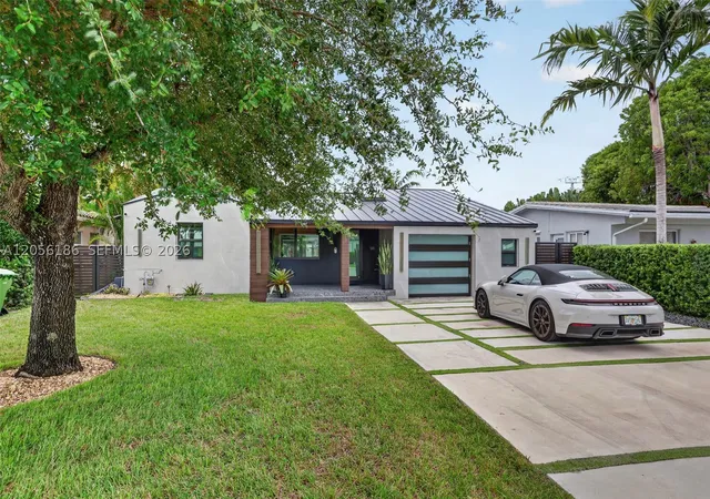 Photo 3 of Single family home for sale at 545 Ne 9th Ave, Fort Lauderdale, FL 33301 | MLS# A12056186 | Listing updated on 2026-08-26