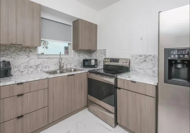 3rd image of 5640 Ne Miami Ct, Miami, FL 33137 | MLS# A12043683