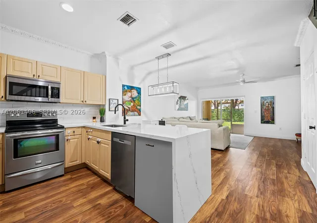Photo 2 of Sale Pending at 5577 Monte Carlo Pl, Margate, FL 33068 | MLS# A12061406 | Listing updated on 2026-09-29