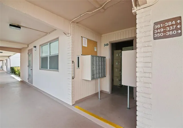 2nd image of 352 Saxony Trl, Delray Beach, FL 33446