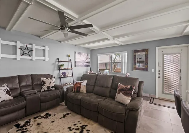 5th image of 352 Saxony Trl #352, Delray Beach, FL 33446 | MLS# B26057695