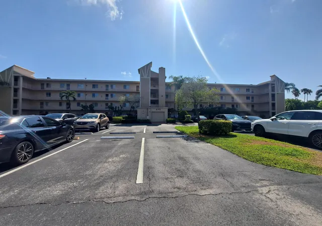 2nd image of 6795 Huntington Ln #405, Delray Beach, FL 33446 | MLS# B26057728