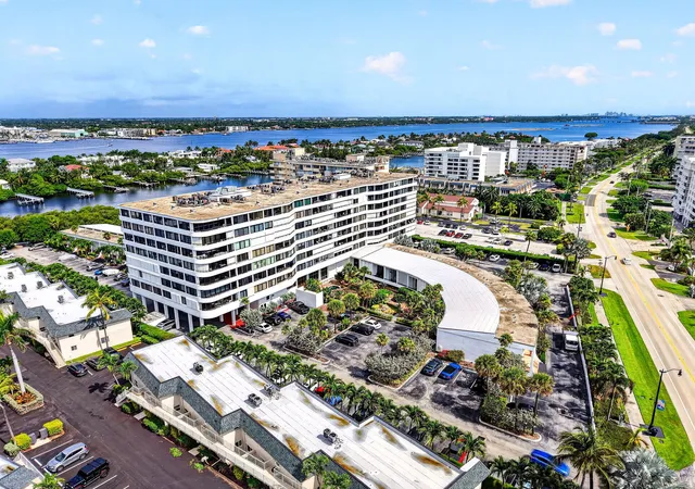 2nd image of 3589 S Ocean Blvd, South Palm Beach, FL 33480
