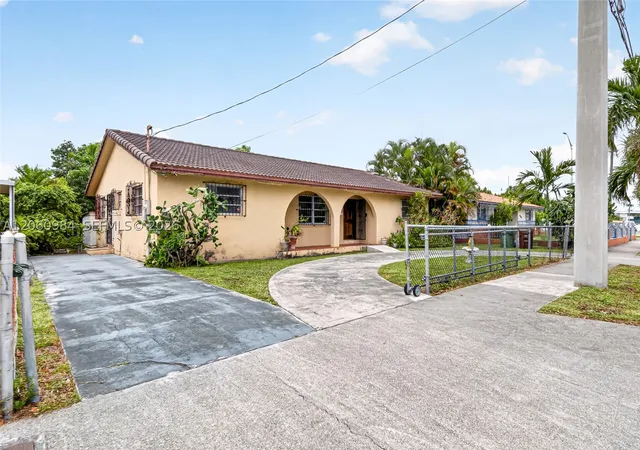 Photo 3 of Sale Pending at 430 Se 7th Ave, Hialeah, FL 33010 | MLS# A12060984 | Listing updated on 2026-08-11