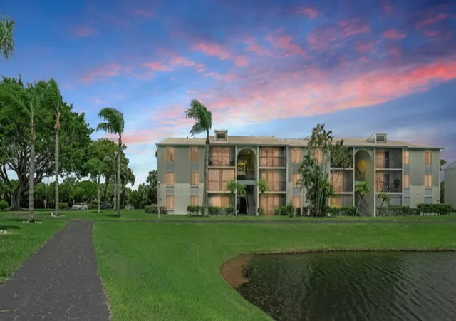 2nd image of 1112 Grn Pine Blvd, West Palm Beach, FL 33409