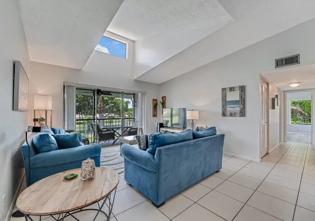3rd image of 1112 Grn Pine Blvd, West Palm Beach, FL 33409
