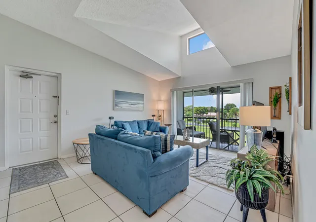 4th image of 1112 Grn Pine Blvd, West Palm Beach, FL 33409