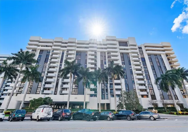 2nd image of 600 Biltmore Way #1014, Coral Gables, FL 33134 | MLS# A12061313
