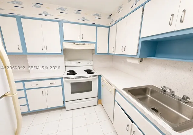 2nd image of 220 Kings Point Dr #211, Sunny Isles Beach, FL 33160 | MLS# A12060092