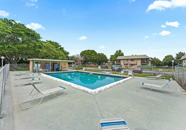25th image of 1866 Fairview Villas Dr #3, Palm Springs, FL 33406 | MLS# B26058075