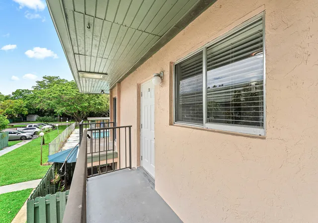 5th image of 1866 Fairview Villas Dr, Palm Springs, FL 33406
